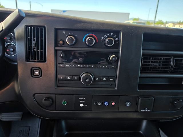 2025 Chevrolet Express Passenger 1LS
