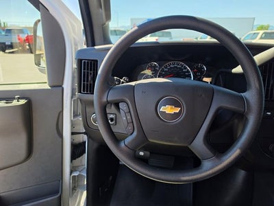 2025 Chevrolet Express Passenger 1LS