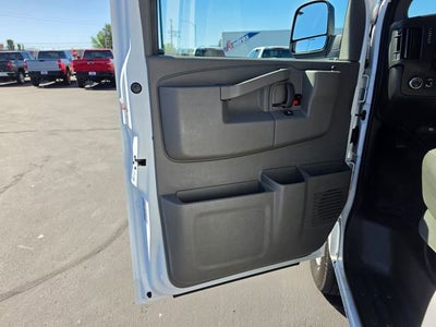 2025 Chevrolet Express Passenger 1LS
